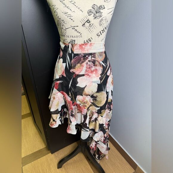 Misa Sky Floral Asymmetrical skirt NWT Size XS - Picture 4 of 9